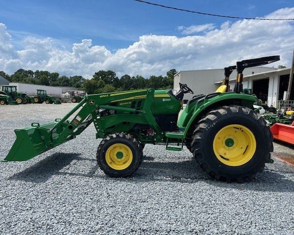 John Deere 4 Series (Large Compact Utility Tractors) 4044M